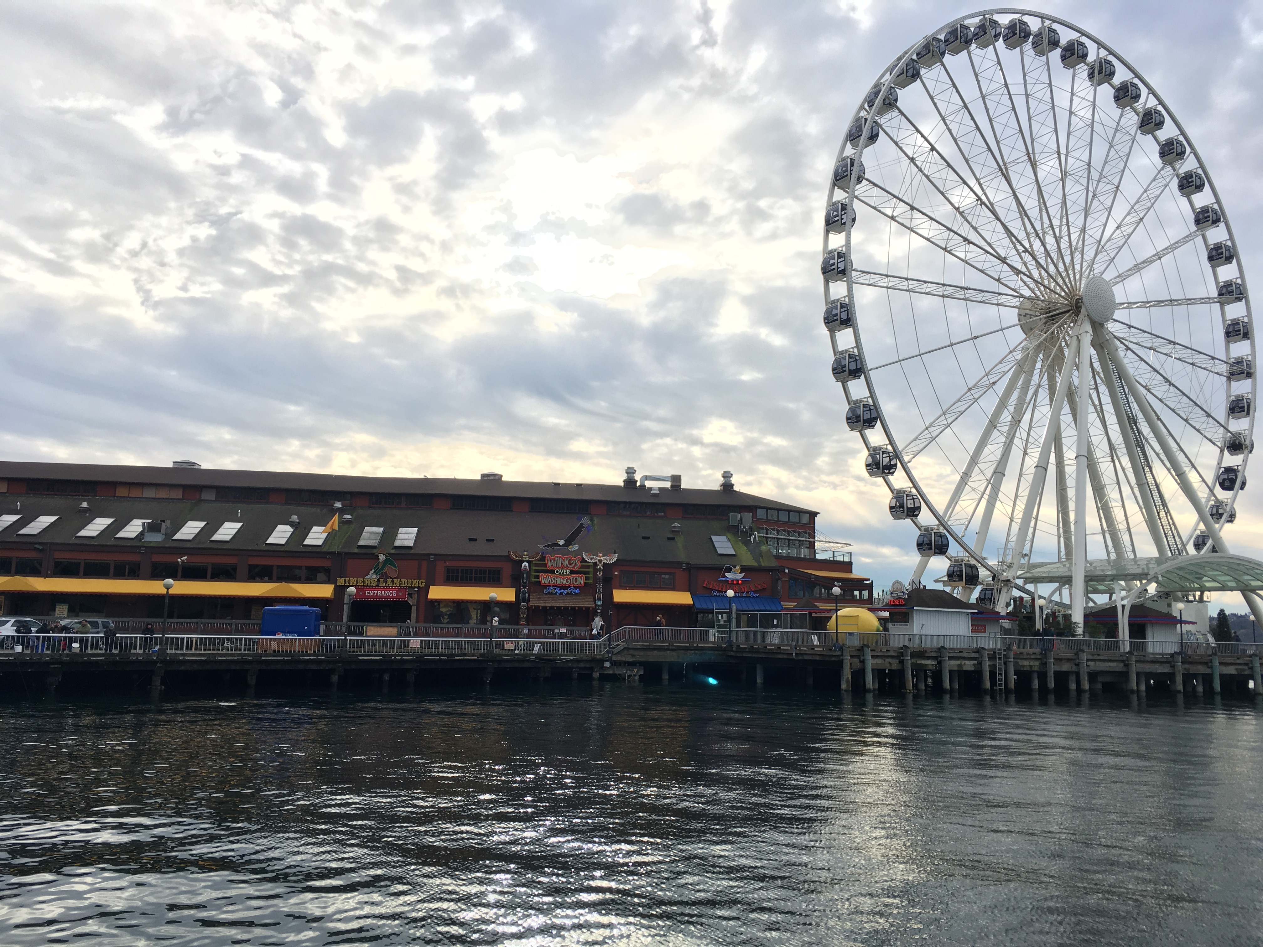 The Seattle Great Ferris Wheel at the end of Pier 57.